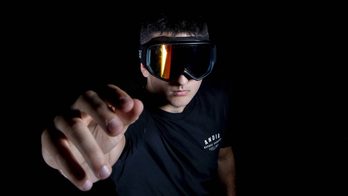 «Saiakera egin behar dugu nahasketetan euskal musika sartzeko»