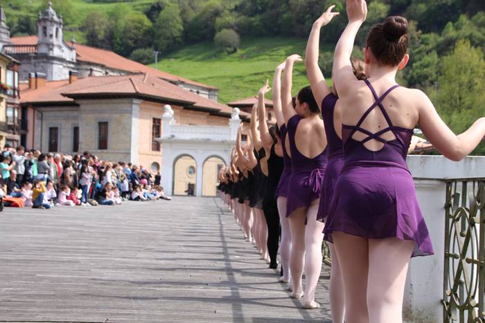 Barandari helduta dantzan 4 1523801257784