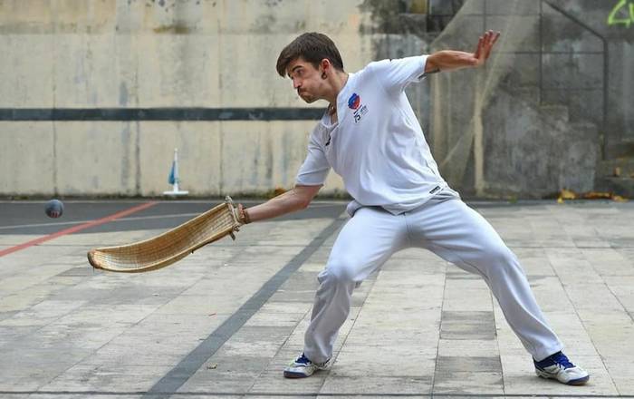 58. Enrike Abril Txapelketar 2 1634635631325