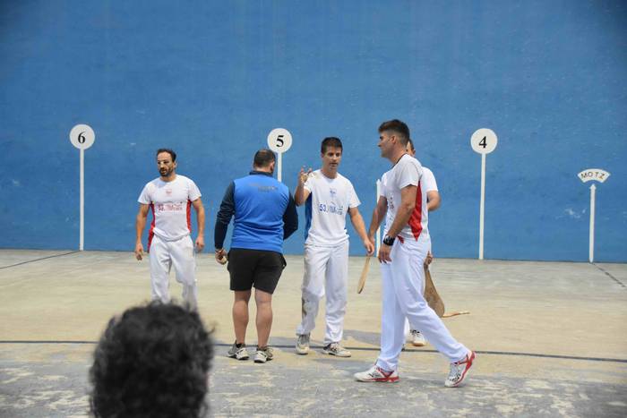 Txapelak jantzi dituzte 52.  27 1627714822459