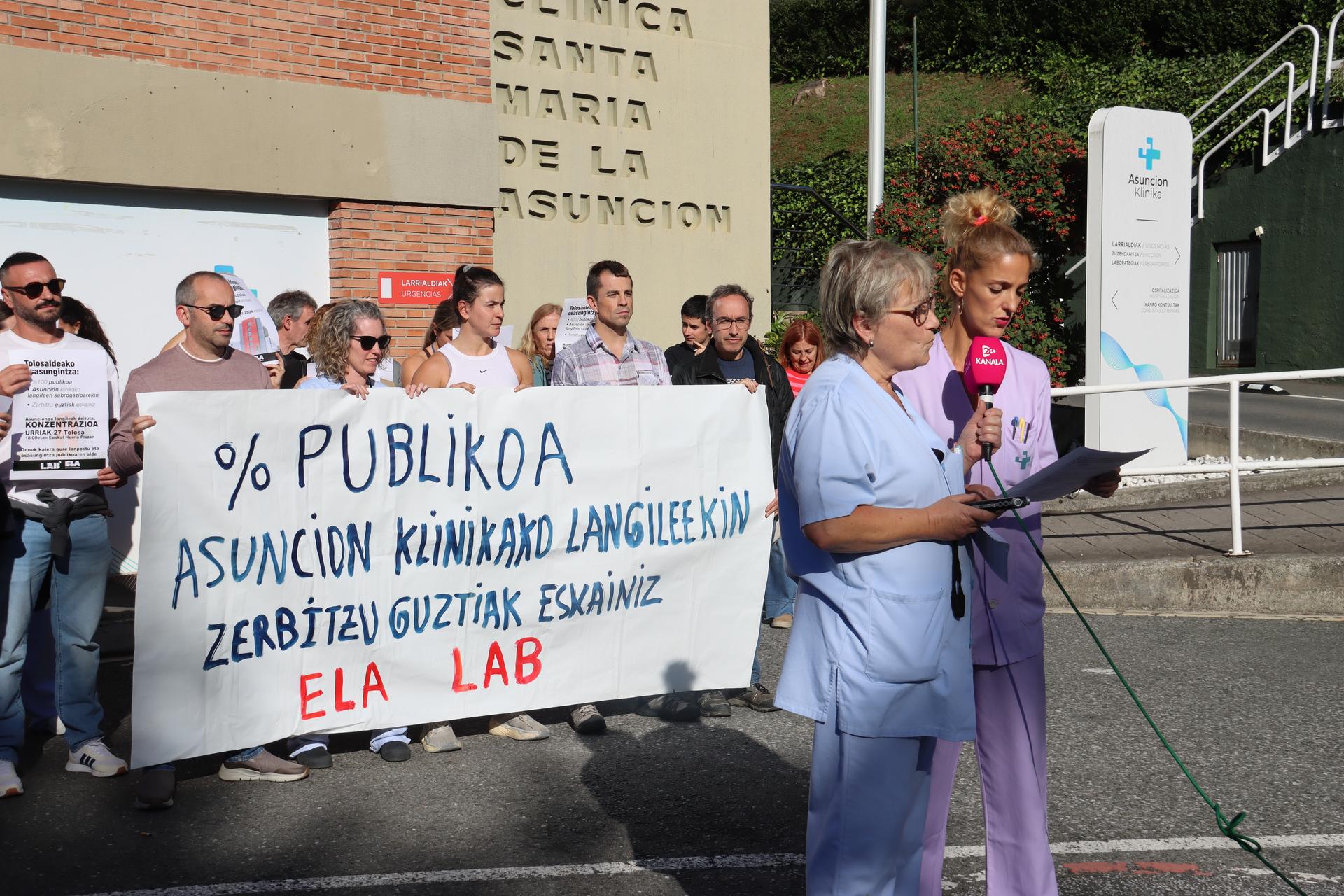 Asuncion Klinika % 100 publikoa izatea eskatu dute langileek