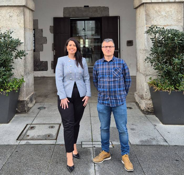 Lurraldebuseko Berastegiko zerbitzuaren inguruan aritu dira