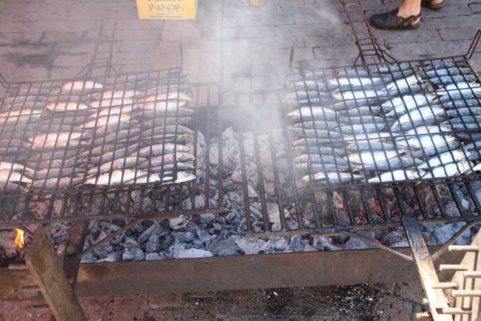 Haurrak jolasean, helduak jan eta edanean 64 1468672435671