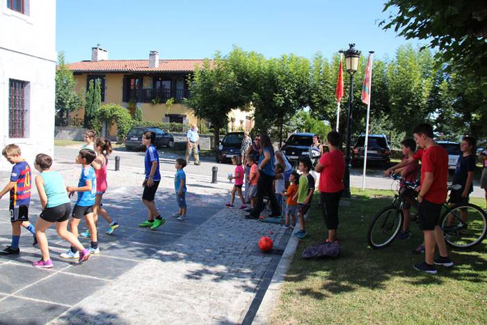 Haurrek hasi dute festa Orendainen 6 1471174604775