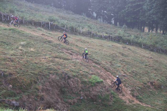 Mendi bizikleta lasterketare 37 1660377619153