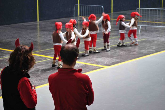 Euskal mitologiaz jantzi da  11 1582282569973