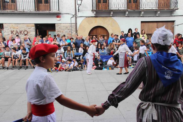 Dantzak, txistuak eta trikit 86 1565549122164