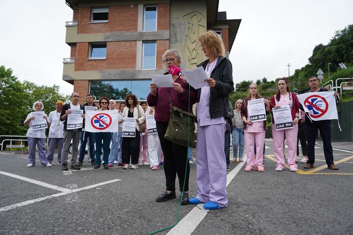 Asuncion Klinikako langileen subrogazioa eskatu dute