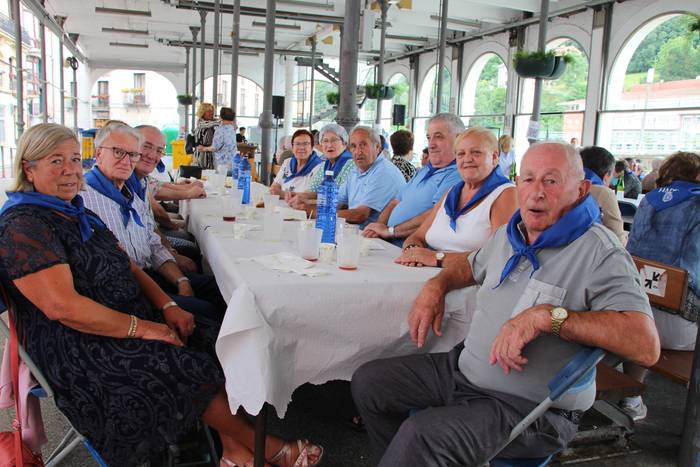 V. Helduen Eguna, ostiralean