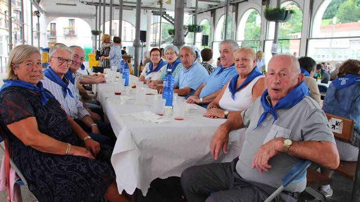 V. Helduen Eguna, ostiralean