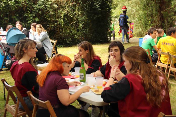 Kuadrillan bazkaltzea bezala 48 1564494487422