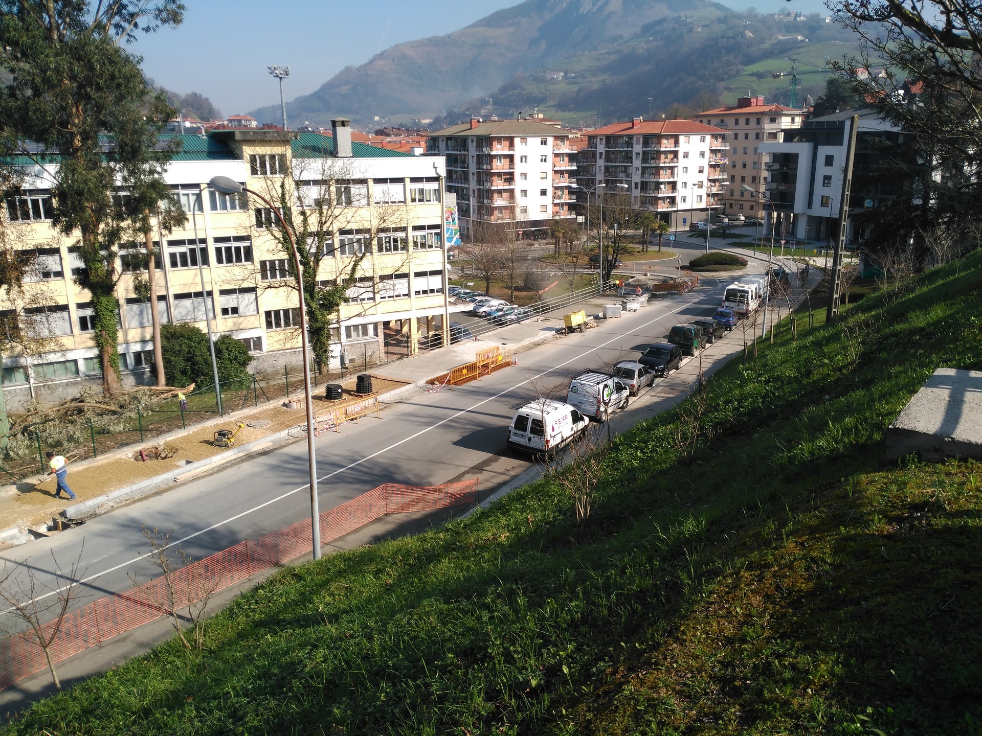Berazubi eta suhiltzaileen arteko irisgarritasuna hobetzeko lanen ondorioz, trafikoan aldaketak