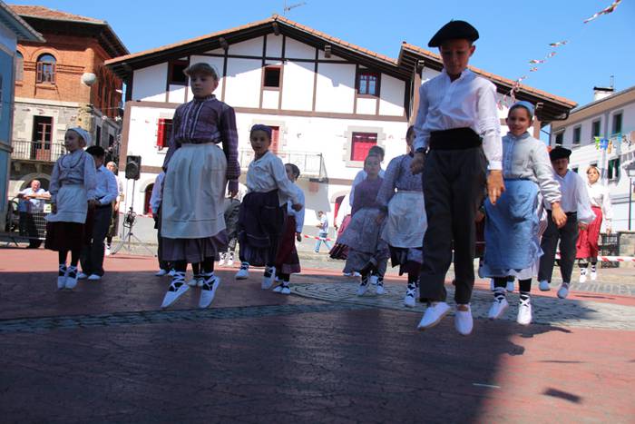 Dantza, bidania 28 1472039941249