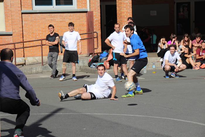 Karmenen aurretik, Bibalabirjen jaiak 24 1468432437701