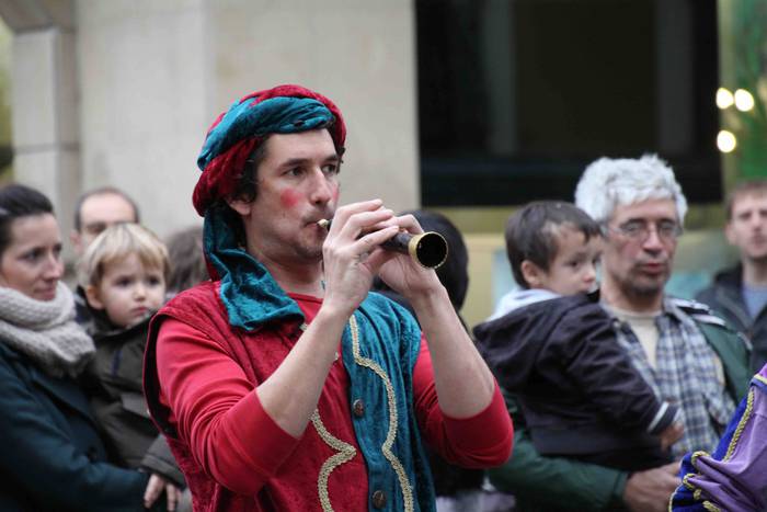 Erdi Arora bidaia, dantzan 5 1575118885620