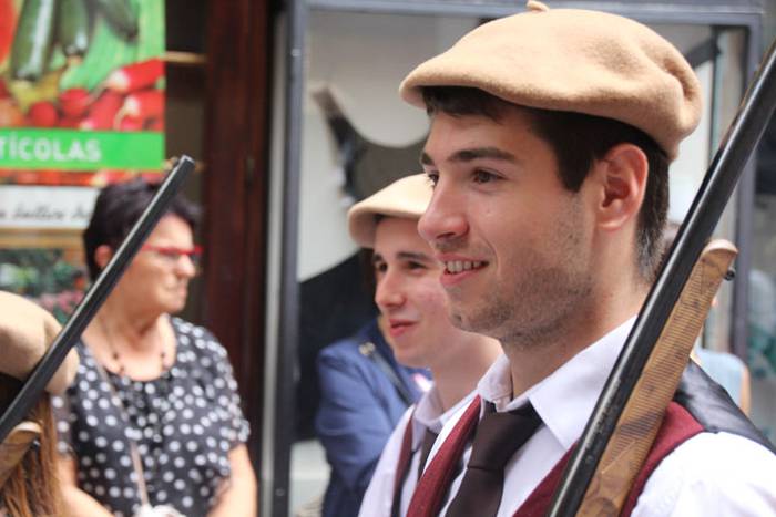 Santuek eta dantzariek poztu 144 1498312981728