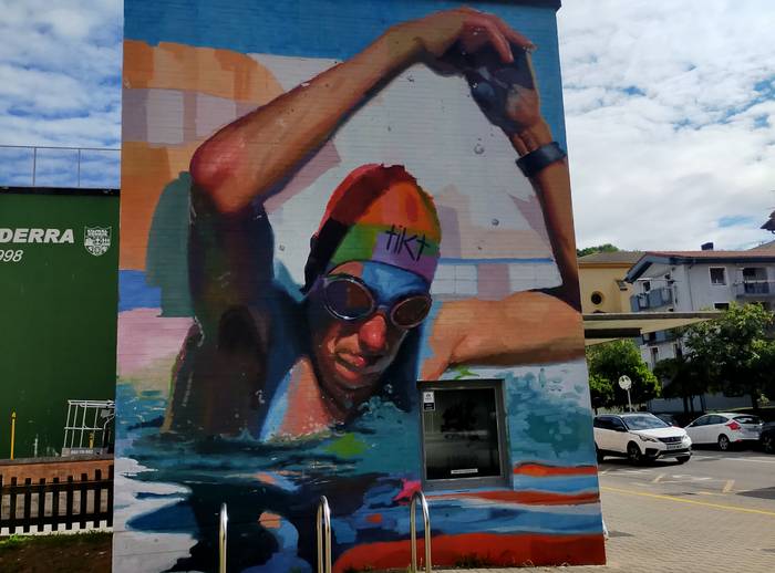 Eskola Kiroleko eraikinean horma irudiak margotu dituzte