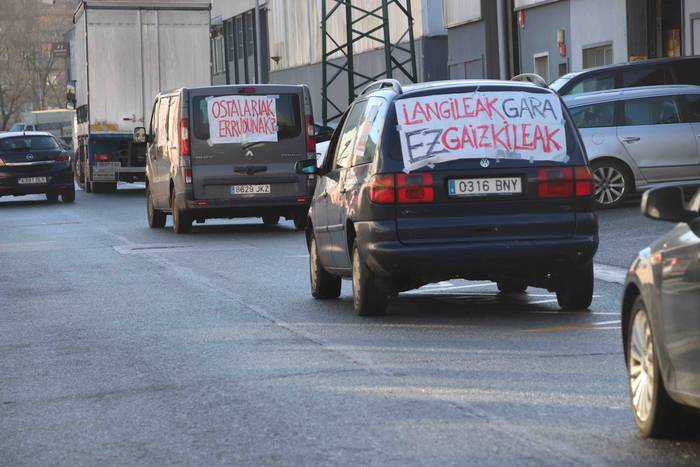 Auto-karabana egin dute osta 2 1610796580327