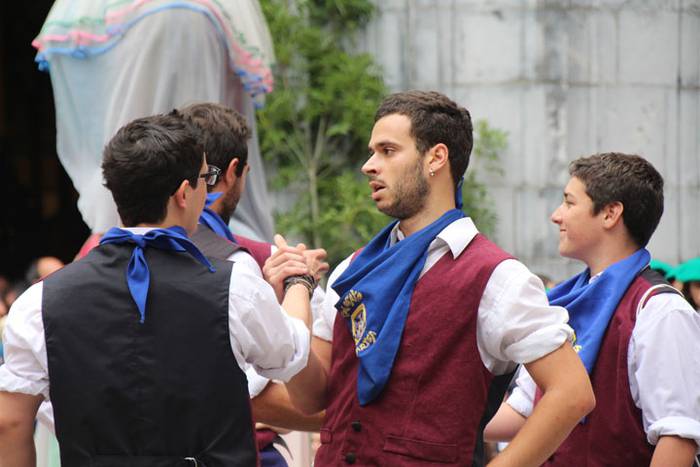 Santuek eta dantzariek poztu 26 1498312322548