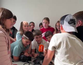 Zaldibiako Lardizabal eskolako haurrak 'Txoria txori' abesten