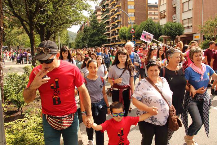 Kalean gora eta behera, kuad 36 1564506808771