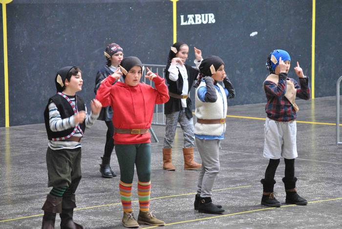 Euskal mitologiaz jantzi da  30 1582282577186