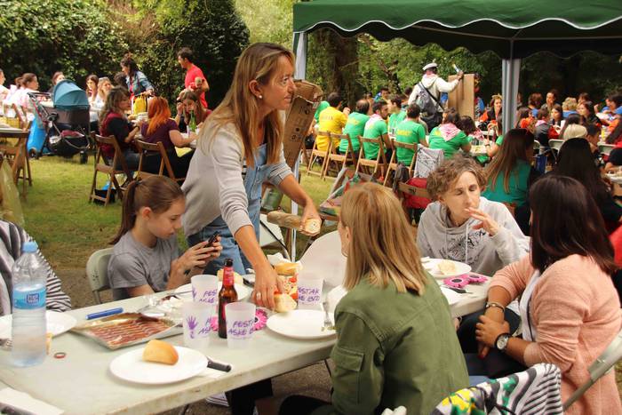 Kuadrillan bazkaltzea bezala 34 1564494476980