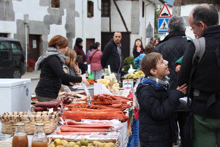 Azoka eguna Altzon 8 1481457131657