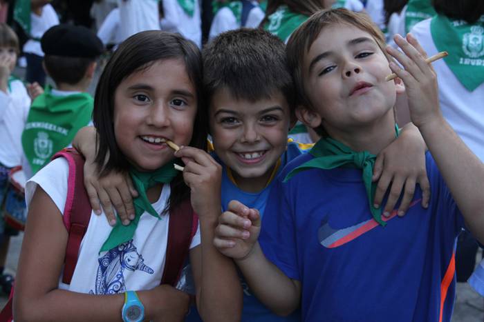 Irurako odol emaileek bota dute txupinazoa 23 1474654527869