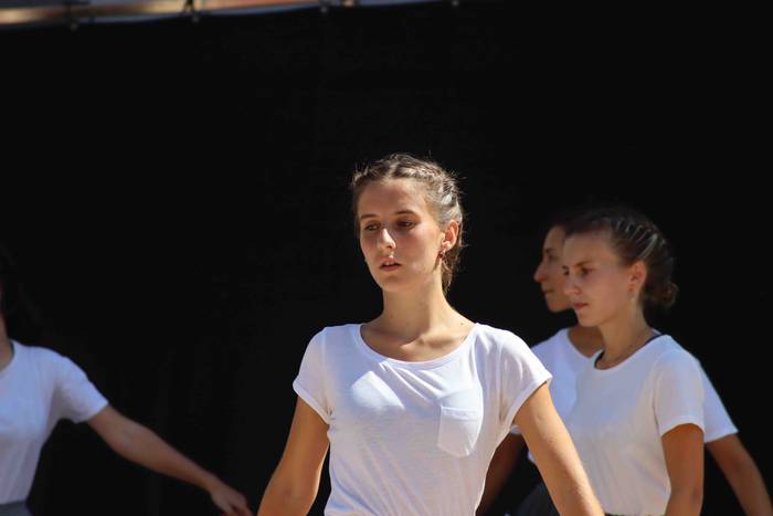 Dantzan igaro dute goiza Liz 42 1630841483831