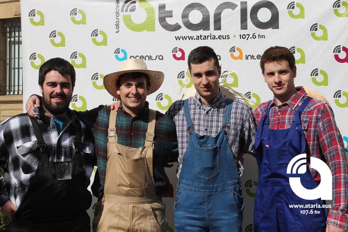 Photocoll-ean jartzeak saria 10 1488129938251