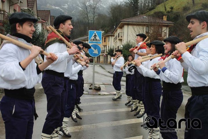 Talaiak tanten azpian ere dantzan - 29