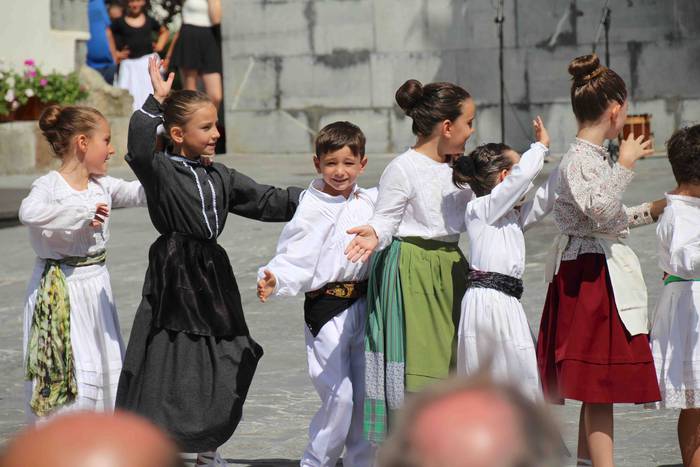 Axeri-dantza Aduna Jaiak 201 2 1534333782635