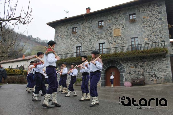 Talaiak tanten azpian ere dantzan - 22