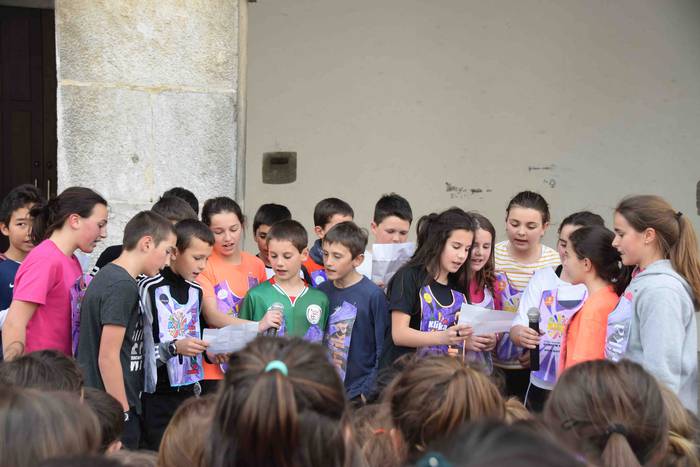 Eskuz esku ibili dute lekuko 39 1555085944195