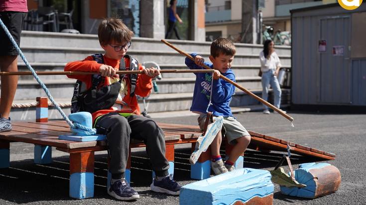 Gaztetxoek hartu dute plaza