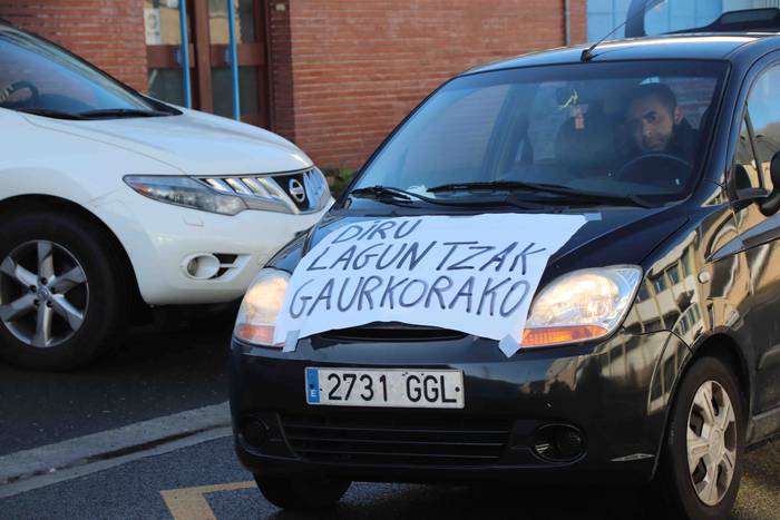 Auto-karabana egin dute osta 19 1610796594389