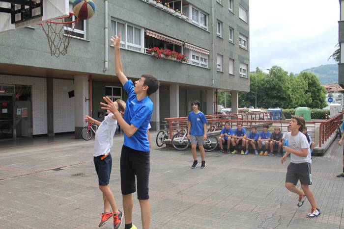 Iurre auzoaren 25. urteurren festa 2 1466265161610