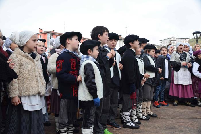 Ibarrako Uzturpe ikastolakoak gabon eskean 34 1545653478129