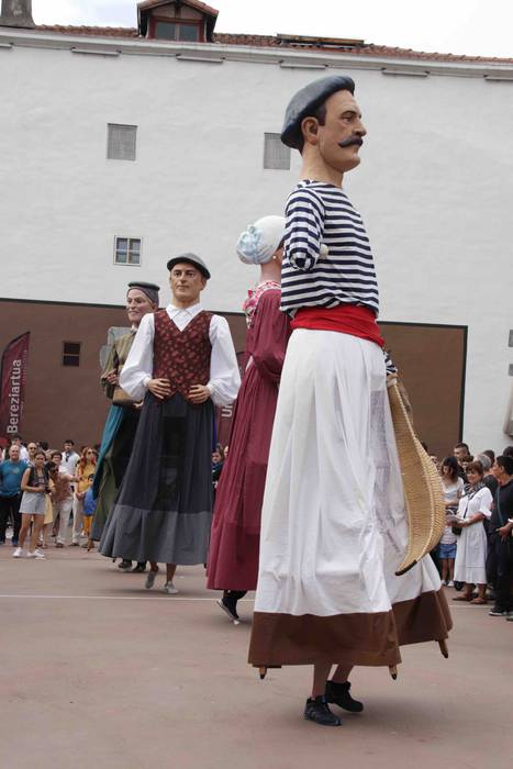 Jendetsua izaten ari da Erro 45 1659205847374