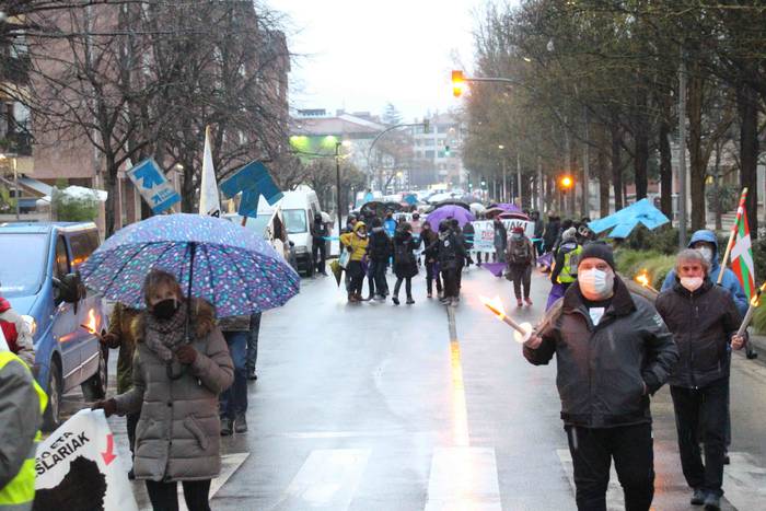 Aurreikuspenak gainditu ditu 33 1610219488147