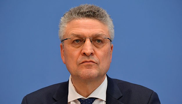 Atzeko atetik ongi etorria