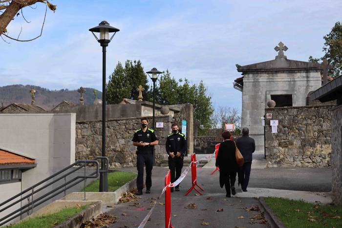 Santu Guztien eguna neurri b 12 1604226353197