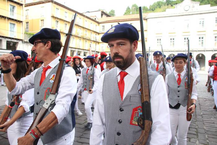 Lizarrez apaindutako kaleeta 135 1498311931583