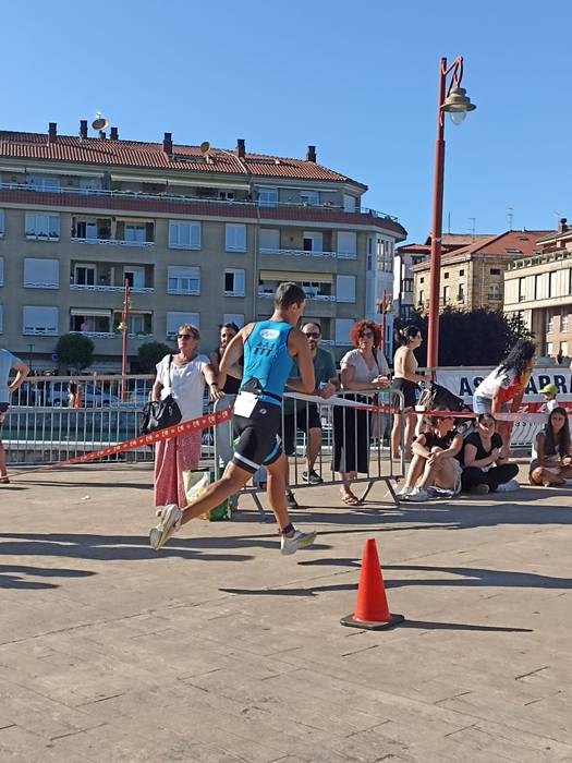 Triatloi taldeko emakumezkoa 4 1663169276709