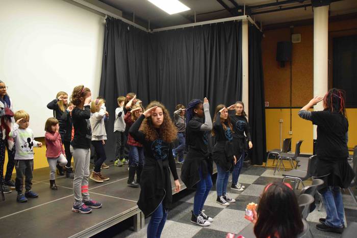 Zeinu dantza tailerra, haurr 6 1573917195288