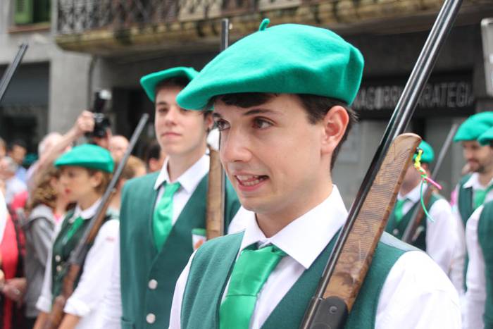 Santuek eta dantzariek poztu 133 1498312923963