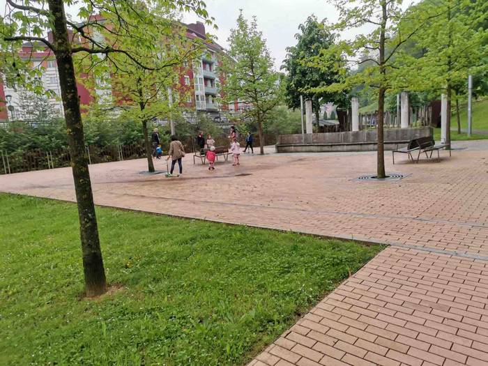 Haurrak kalera atera dira 21 1587900345125