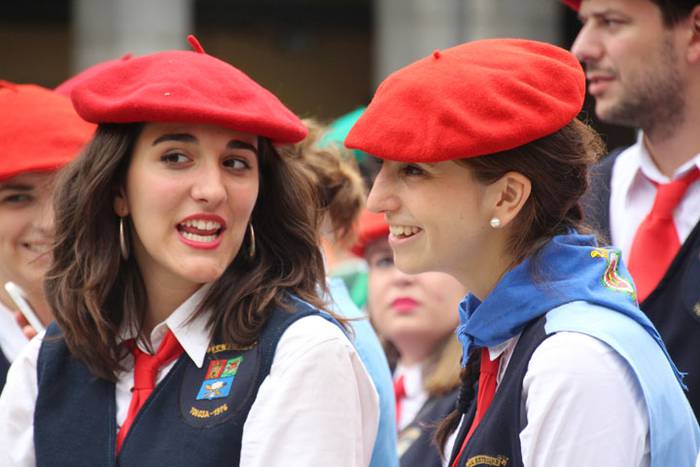 Santuek eta dantzariek poztu 150 1498313017434