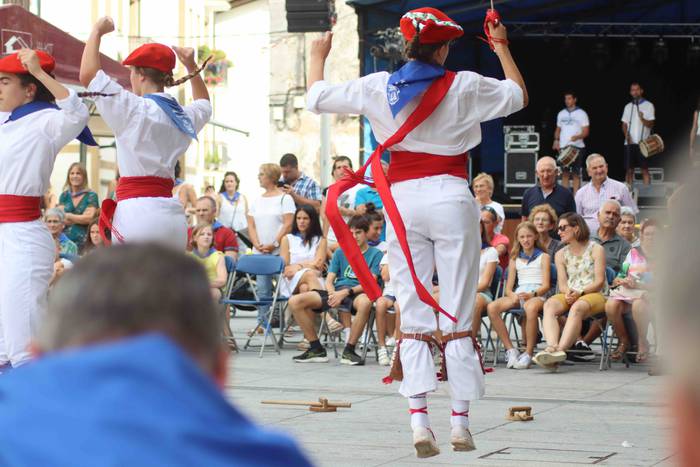 Dantza sokara batu dira emak 17 1660153171456